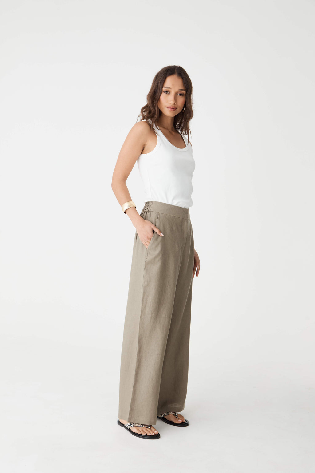Side view of the oregano Ami Linen Elastic Back Pants with hand in side pocket